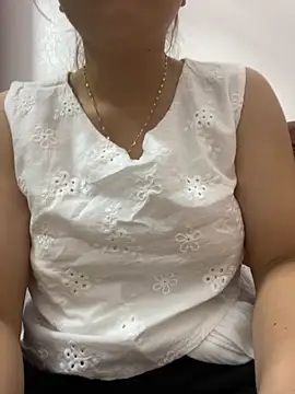 Snapshot of Milk_Mom99 chatting on October 2025 03:08:01 AM Milk Mom99 online show from October 2025 03:08:01 AM