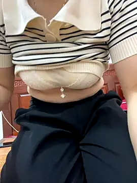 Snapshot of Milk_Mom99 chatting on November 2025 04:58:02 AM Milk Mom99 online show from November 2025 04:58:02 AM