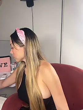 Snapshot of nakary00 chatting on November 2025 12:09:02 AM nakary00 online show from November 2025 12:09:02 AM