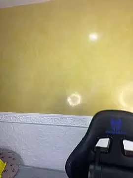 Snapshot of Lau_Beauty chatting on February 2025 05:31:02 AM Lau Beauty online show from February 2025 05:31:02 AM