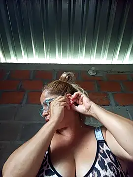 natally ross21 online show from October 2025 02:02:01 PM