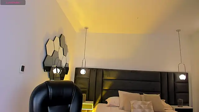 VictoriaMilan  online show from December 2024 07:37:02 PM