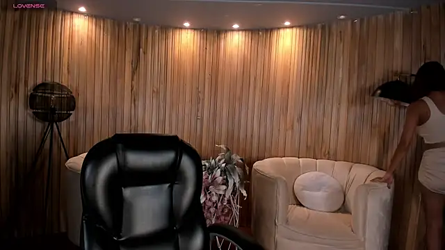 VictoriaMilan  online show from March 2025 11:53:01 PM
