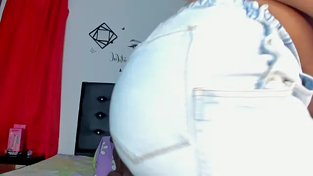 Snapshot of AmbarthSmiith2 chatting on March 2025 01:51:01 PM AmbarthSmiith2 online show from March 2025 01:51:01 PM