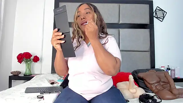 AmbarthSmiith2 online show from December 2025 04:25:02 PM