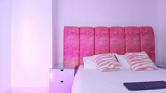 kendal rossi online show from December 2025 12:03:02 PM