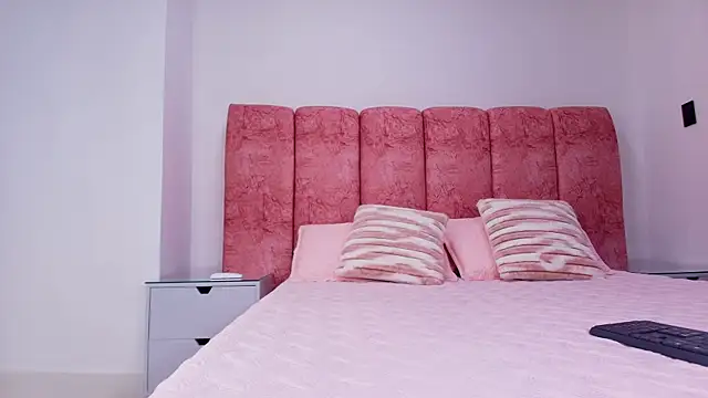 kendal rossi online show from December 2025 11:58:02 AM