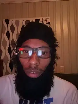Snapshot of KingDerRico chatting on May 2026 12:19:02 AM KingDerRico online show from May 2026 12:19:02 AM