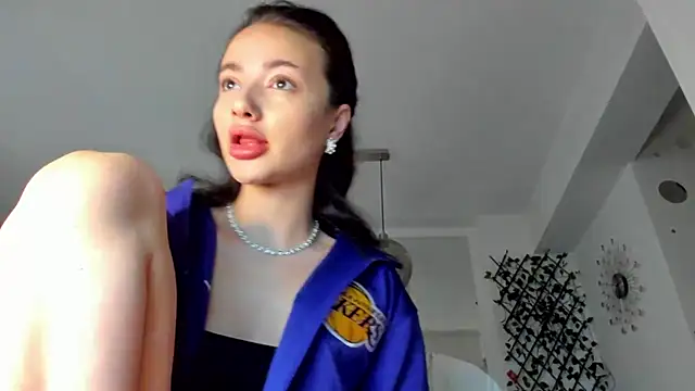 IreneVON online show from December 2024 05:15:01 AM