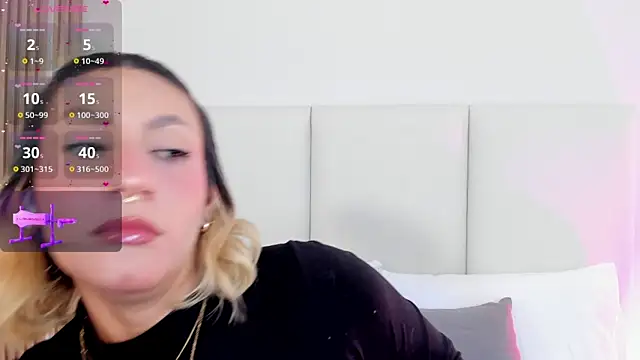 Snapshot of Emily_robertss chatting on April 2026 07:18:02 PM Emily robertss online show from April 2026 07:18:02 PM