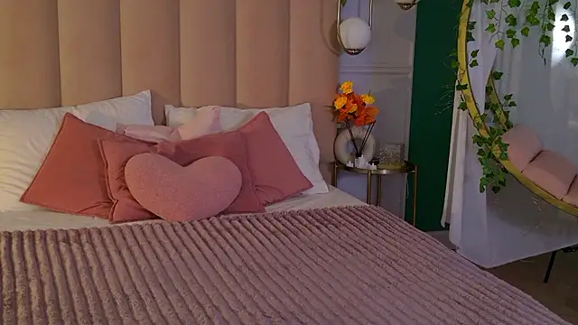 Snapshot of Eva_Natsumi chatting on December 2024 05:26:01 AM Eva Natsumi online show from December 2024 05:26:01 AM