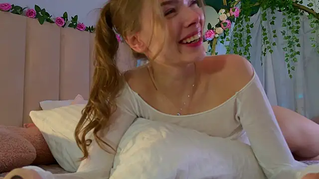 Snapshot of Eva_Natsumi chatting on December 2024 11:35:01 AM Eva Natsumi online show from December 2024 11:35:01 AM