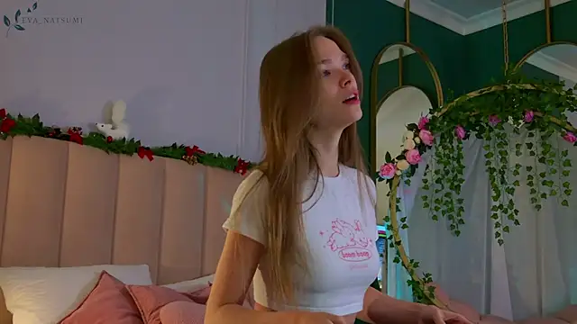 Snapshot of Eva_Natsumi chatting on December 2024 03:00:02 PM Eva Natsumi online show from December 2024 03:00:02 PM