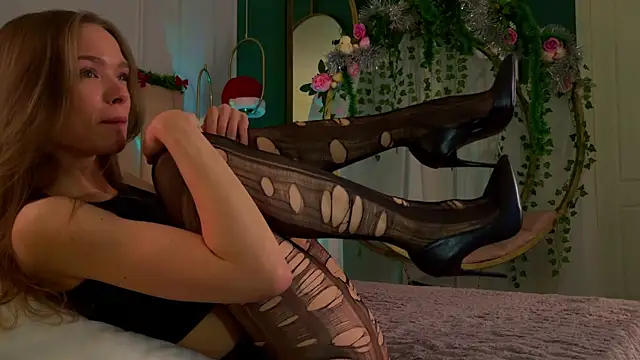 Snapshot of Eva_Natsumi chatting on December 2024 12:19:02 PM Eva Natsumi online show from December 2024 12:19:02 PM