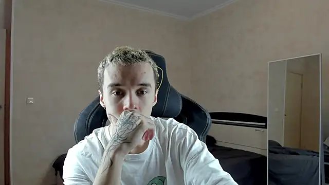 Snapshot of MasonWarholl chatting on December 2024 03:43:02 PM MasonWarholl online show from December 2024 03:43:02 PM