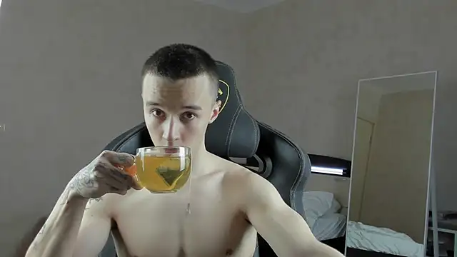 Snapshot of MasonWarholl chatting on December 2024 10:33:02 PM MasonWarholl online show from December 2024 10:33:02 PM