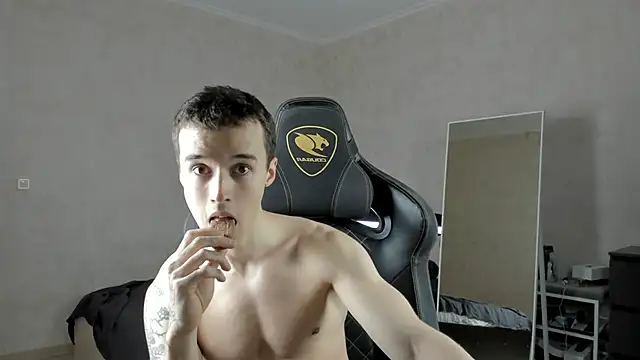 Snapshot of MasonWarholl chatting on January 2025 02:58:01 PM MasonWarholl online show from January 2025 02:58:01 PM