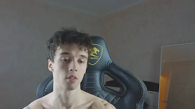 Snapshot of MasonWarholl chatting on November 2025 09:35:02 PM MasonWarholl online show from November 2025 09:35:02 PM