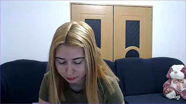 VioletaFlower7 online show from February 2025 12:50:01 PM