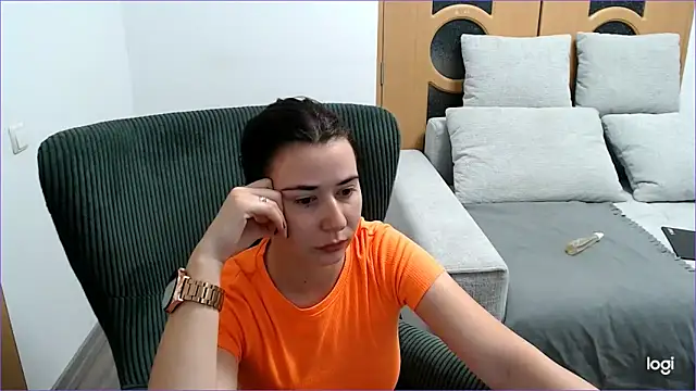 VioletaFlower7 online show from November 2025 06:20:01 PM