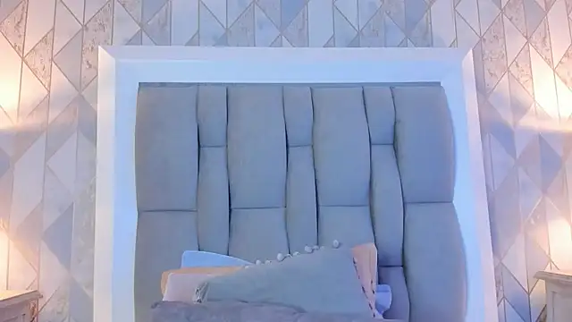 Ginger Violetta  online show from December 2024 07:36:01 PM