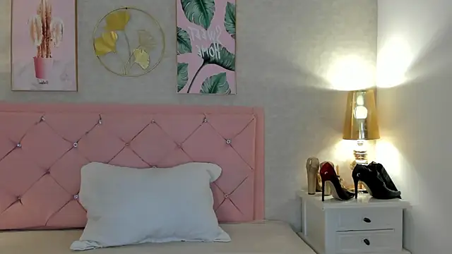 Ginger Violetta  online show from January 2025 07:43:01 PM