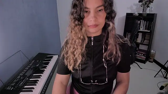 gigi stephans online show from July 2026 01:52:01 AM