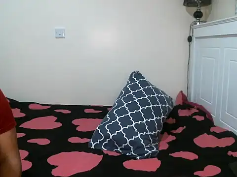 Snapshot of R-thequeen chatting on December 2024 04:16:01 PM R-thequeen online show from December 2024 04:16:01 PM