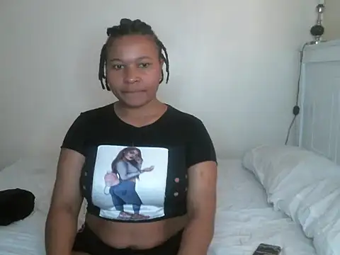 Snapshot of R-thequeen chatting on December 2024 10:32:02 AM R-thequeen online show from December 2024 10:32:02 AM