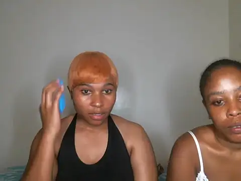 Snapshot of R-thequeen chatting on February 2025 08:34:02 PM R-thequeen online show from February 2025 08:34:02 PM