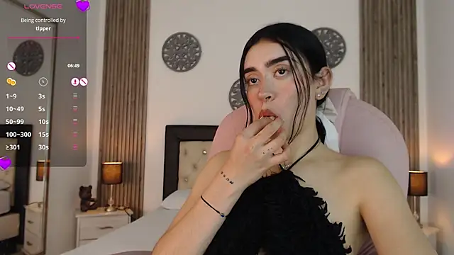 Snapshot of Julieta_De_Los_Angeles chatting on January 2025 11:24:02 PM Julieta De Los Angeles online show from January 2025 11:24:02 PM