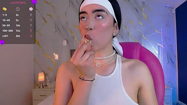 Snapshot of Julieta_De_Los_Angeles chatting on January 2025 03:29:01 AM Julieta De Los Angeles online show from January 2025 03:29:01 AM