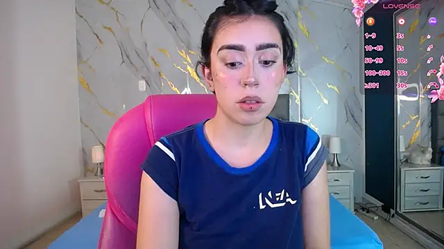 Snapshot of Julieta_De_Los_Angeles chatting on February 2025 06:59:02 AM Julieta De Los Angeles online show from February 2025 06:59:02 AM