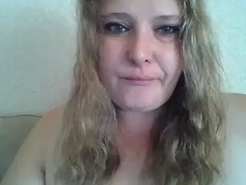 Snapshot of ParisMimi chatting on September 2025 07:42:01 AM ParisMimi online show from September 2025 07:42:01 AM