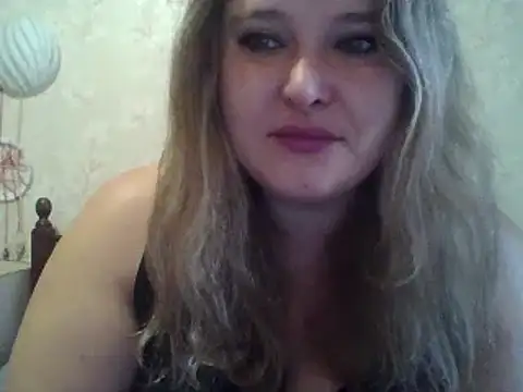 Snapshot of ParisMimi chatting on October 2025 08:15:02 AM ParisMimi online show from October 2025 08:15:02 AM