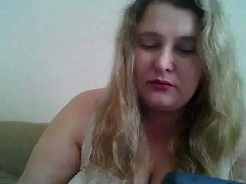 Snapshot of ParisMimi chatting on April 2026 08:12:02 AM ParisMimi online show from April 2026 08:12:02 AM