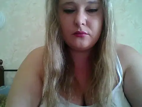Snapshot of ParisMimi chatting on April 2026 07:05:01 AM ParisMimi online show from April 2026 07:05:01 AM