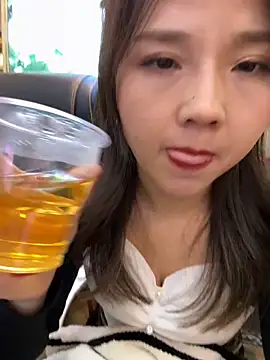 Snapshot of Efangfang chatting on January 2025 12:58:02 PM Efangfang online show from January 2025 12:58:02 PM