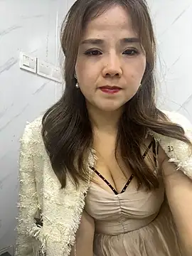 Snapshot of Efangfang chatting on February 2025 01:03:01 PM Efangfang online show from February 2025 01:03:01 PM