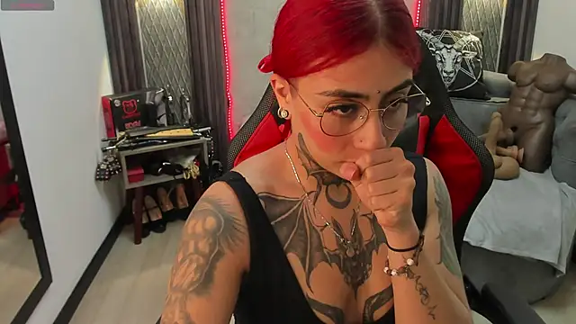 selene red  online show from February 2025 04:36:01 PM