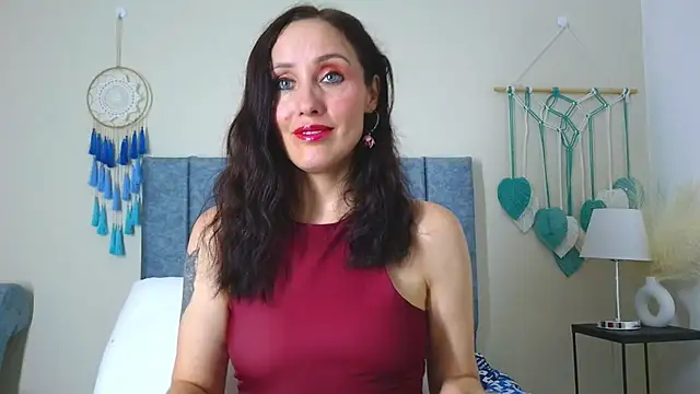 IberianMoonMK online show from November 2025 05:45:02 PM