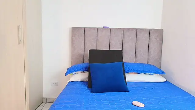 karina lewis  online show from December 2024 06:45:01 AM