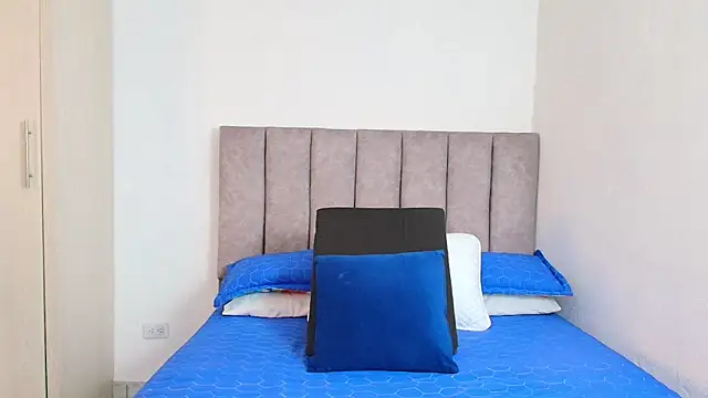 karina lewis  online show from December 2024 06:17:02 AM