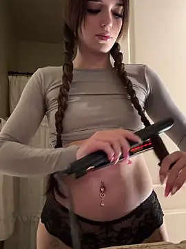 Snapshot of 18petitewhitegirl chatting on January 2025 11:48:01 PM 18petitewhitegirl online show from January 2025 11:48:01 PM