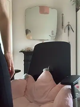 Snapshot of Littlelolo60 chatting on February 2025 09:22:01 AM Littlelolo60 online show from February 2025 09:22:01 AM