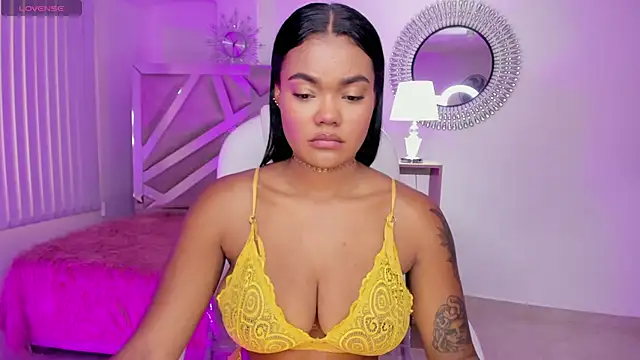 Snapshot of madisson_davon chatting on December 2024 03:00:02 PM madisson davon online show from December 2024 03:00:02 PM