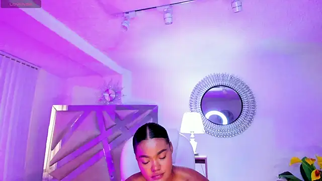 Snapshot of madisson_davon chatting on December 2024 05:36:02 PM madisson davon online show from December 2024 05:36:02 PM