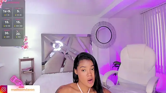 Snapshot of madisson_davon chatting on January 2025 04:59:01 PM madisson davon online show from January 2025 04:59:01 PM