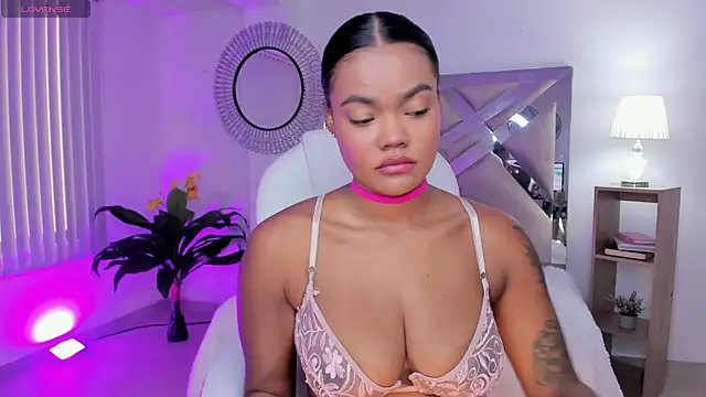 Snapshot of madisson_davon chatting on January 2025 01:35:01 PM madisson davon online show from January 2025 01:35:01 PM