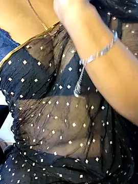 VR here 4U online show from December 2025 01:39:02 PM